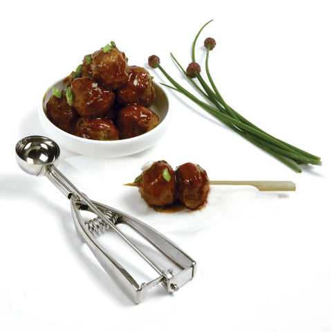 Norpro stainless steel scoop 39mm enables uniform meatball sizing with smooth release.