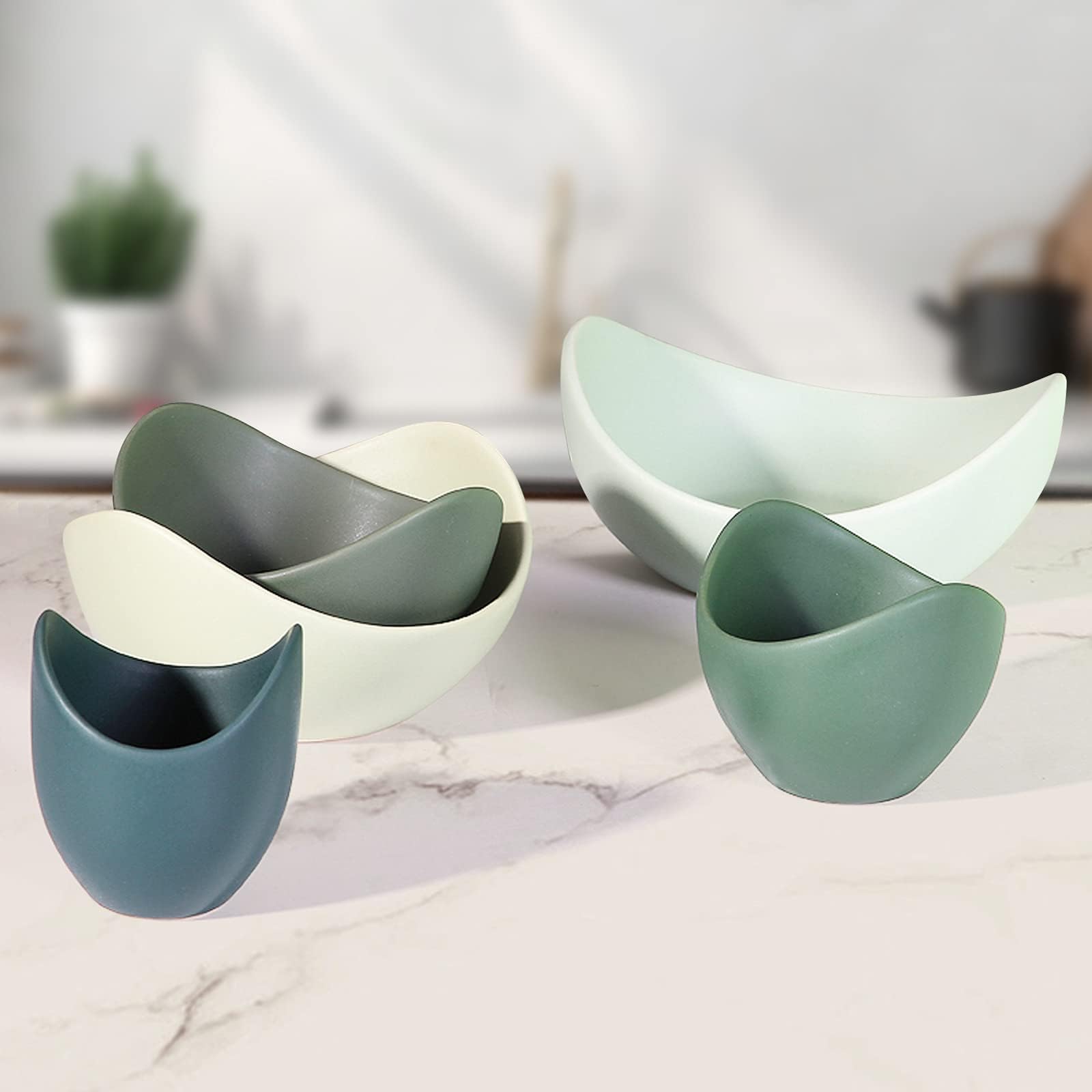 Notakia salad, pasta, ramen, and soup bowls support versatile meals.
