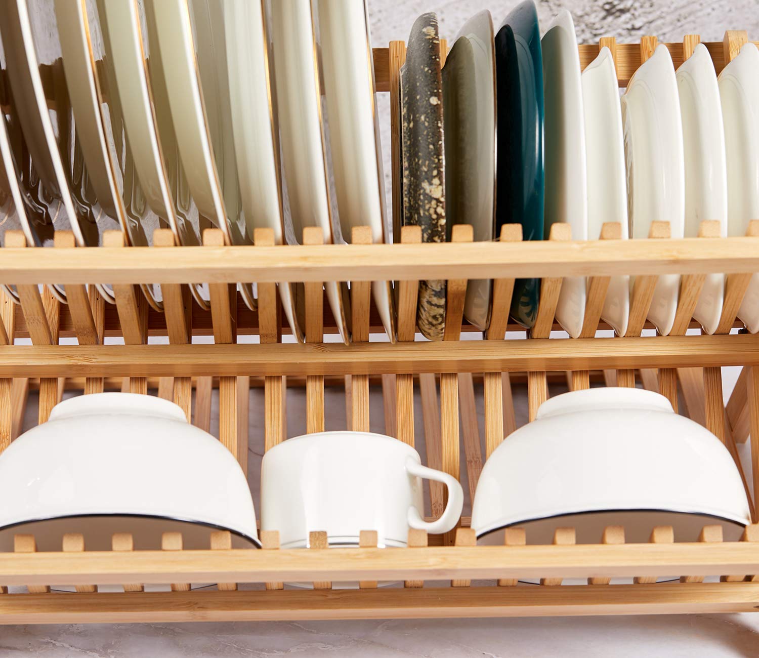 NOVAYEAH kitchen rack blends function with decorative natural style.