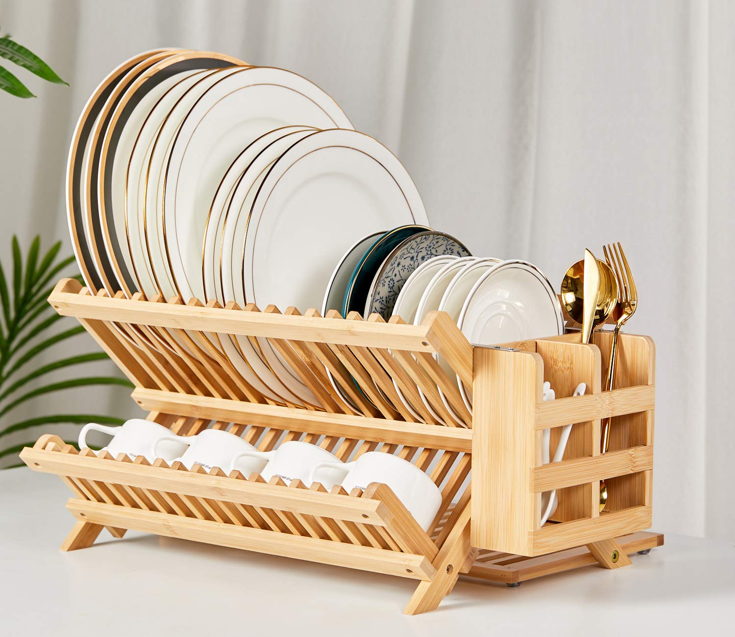 NOVAYEAH flat-layer design holds mugs and cups securely.