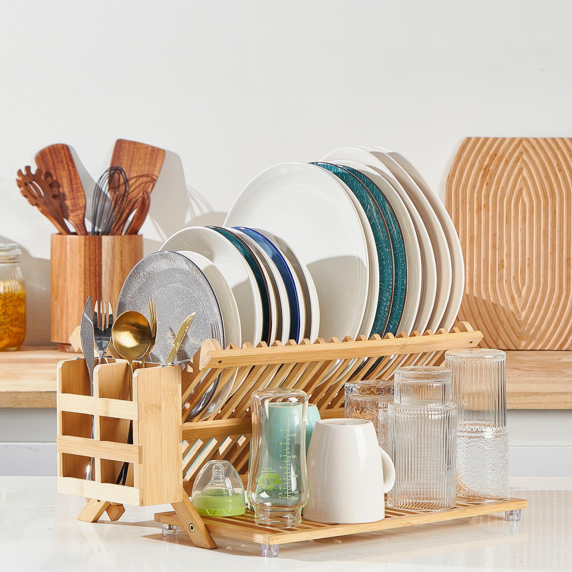 NOVAYEAH spacious 3-tier rack accommodates large dishes and bowls.