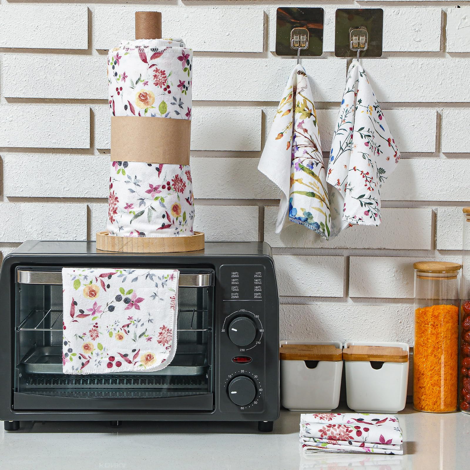 Noveread 36-pack cleaning cloths on a paperboard tube for bulk home use.