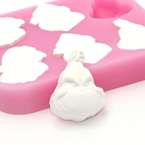 NSSHEL 3D skull chocolate mold ideal for homemade treats.