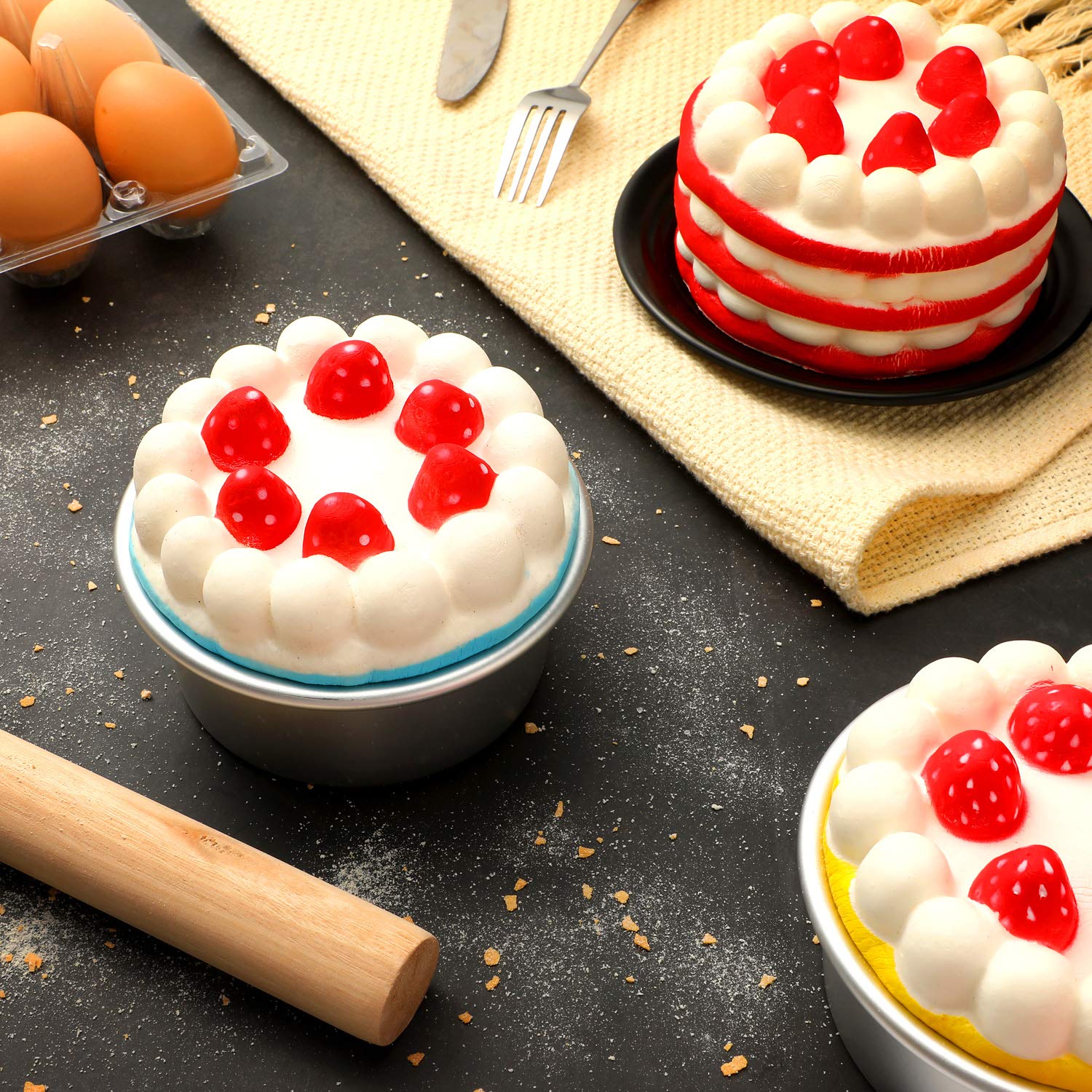 Nuenen aluminum bakeware offers durable, deformation-resistant construction