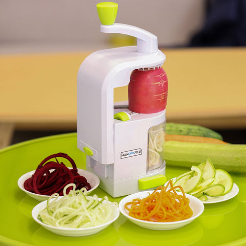 500ml container catches veggie slices during spiralizing
