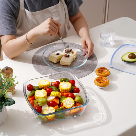 NutriUPS BPA-free visual lid helps stack and store.