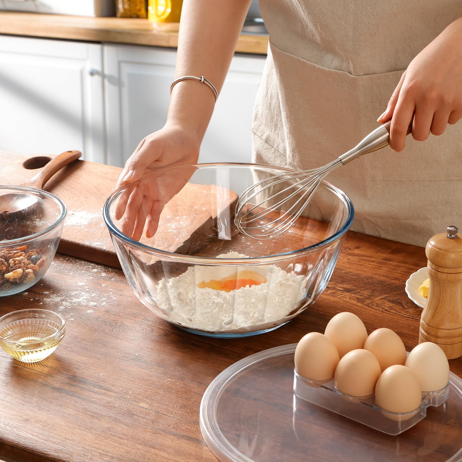 Nutriups large glass bowl ideal for batch mixing and food storage.