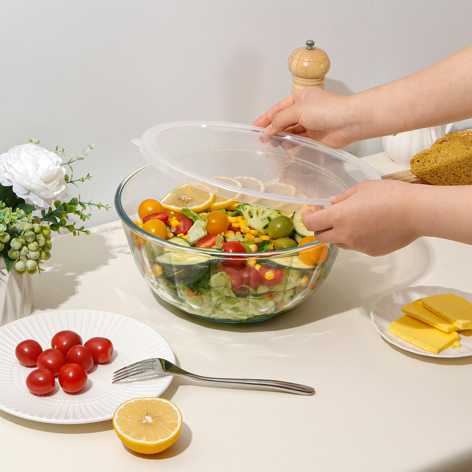 Nutriups lid provides a tight seal to keep food fresh.