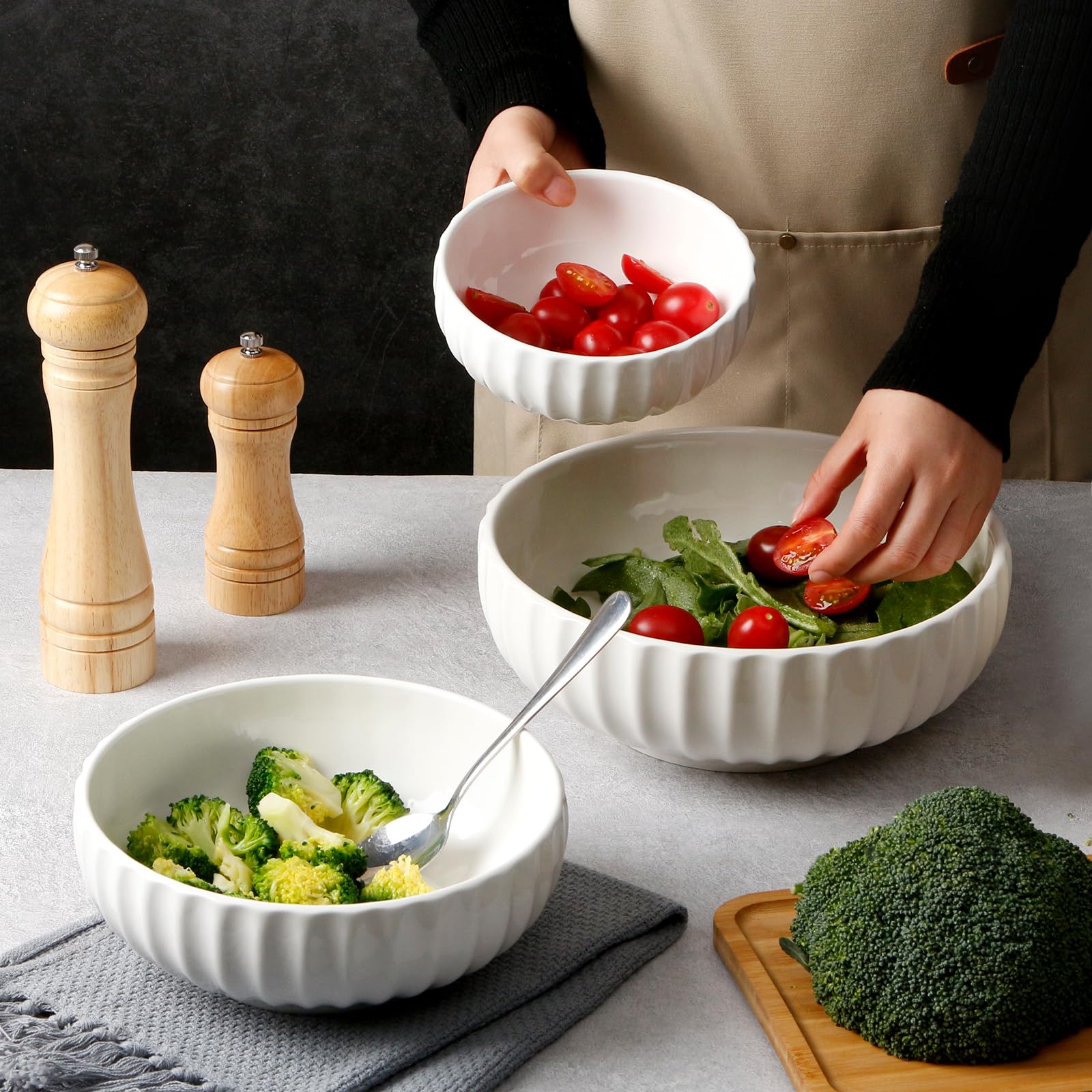 NutriUPS porcelain bowls feature a classic ribbed design for style