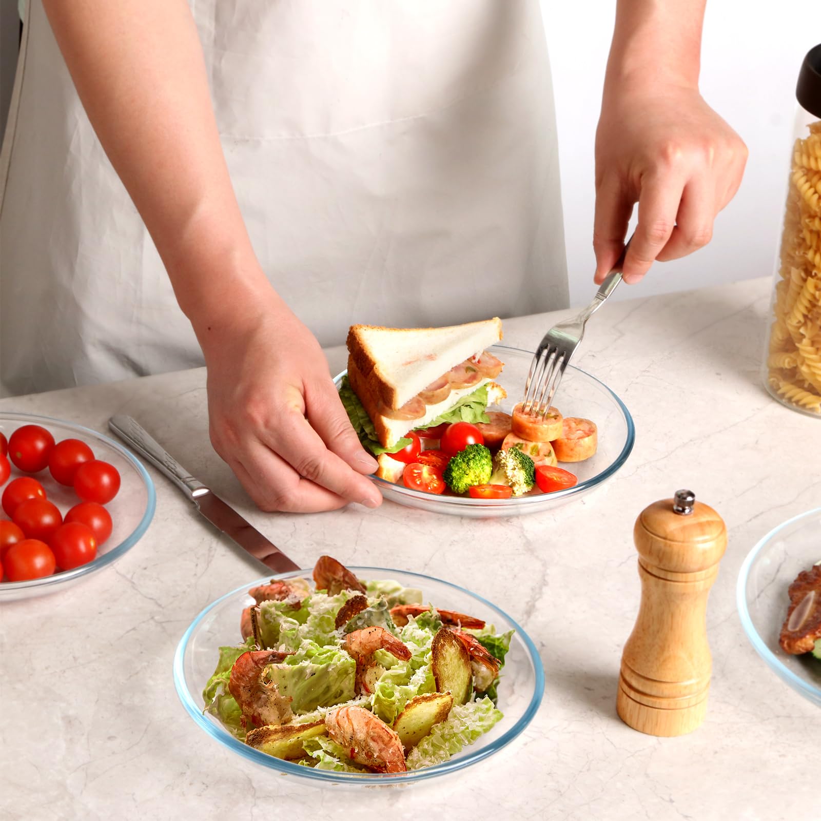 NUTRIUPS elegant transparent plate enhances any table setting.