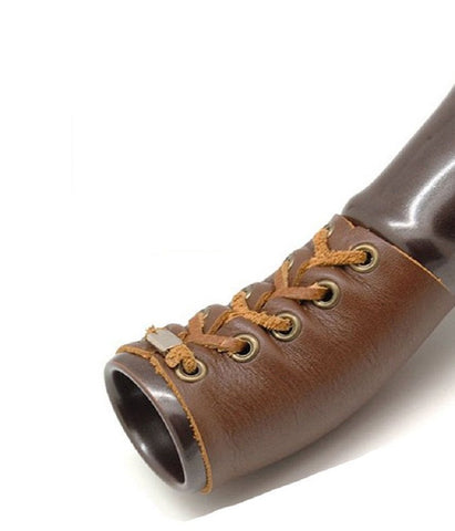 Genuine cowhide grip on Nuvo roaster aids secure handling.