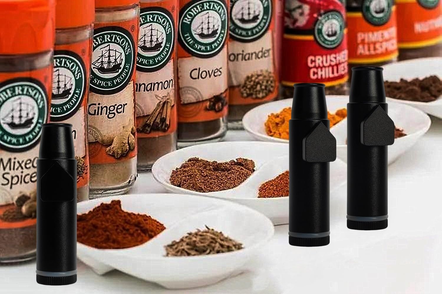 OakMsOik 3-pack pepper shakers in black ready for travel.