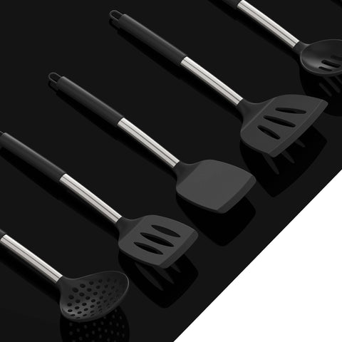 oannao silicone baking brush applying batter evenly