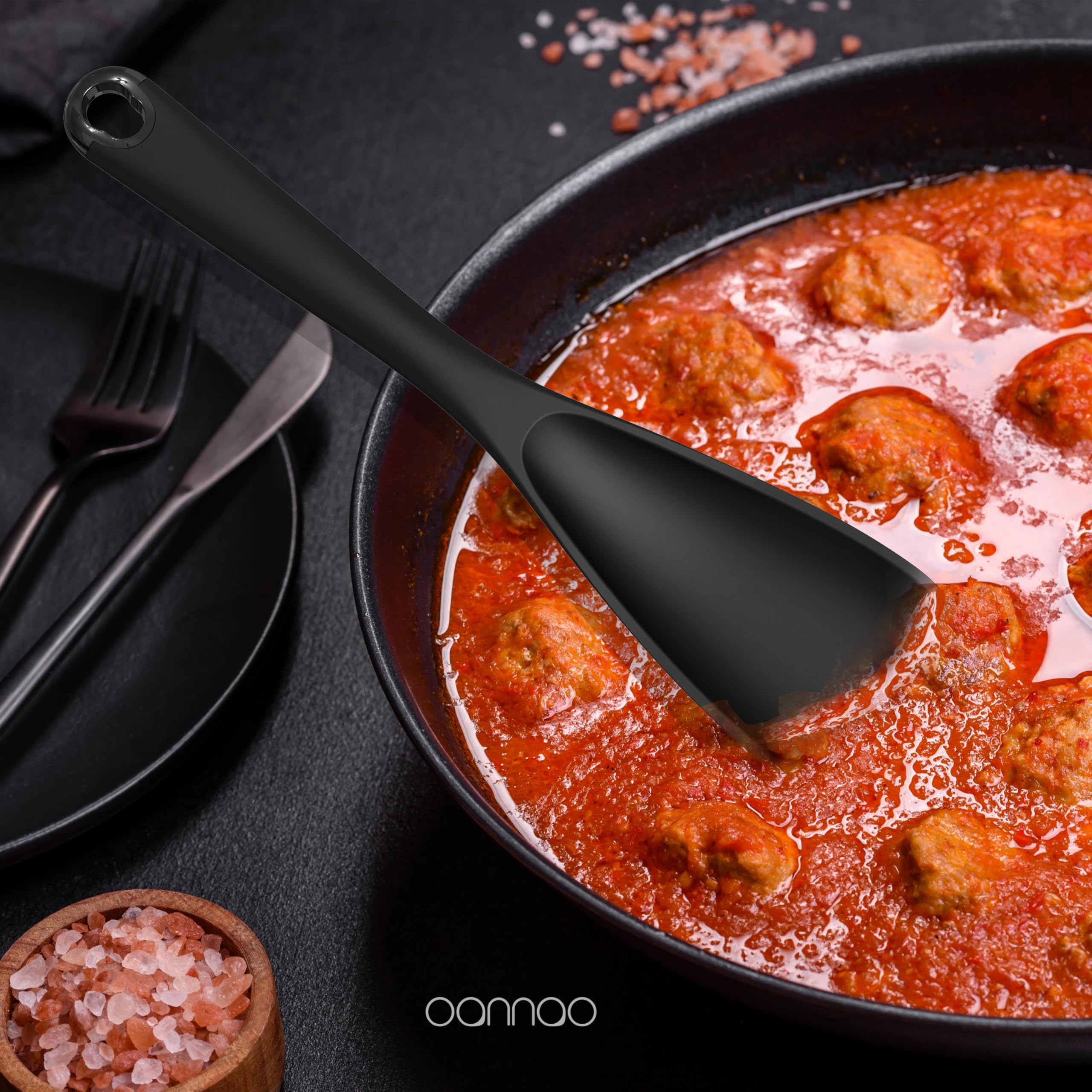 Oannao spoonula in action, delivering smooth stirring and precise scraping.