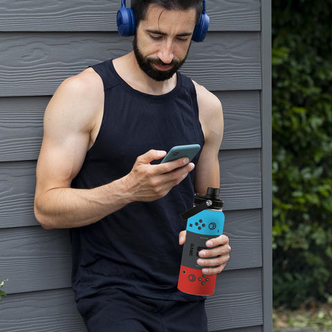 Ogicduwi double-wall vacuum insulation keeps drinks cold or hot during play.