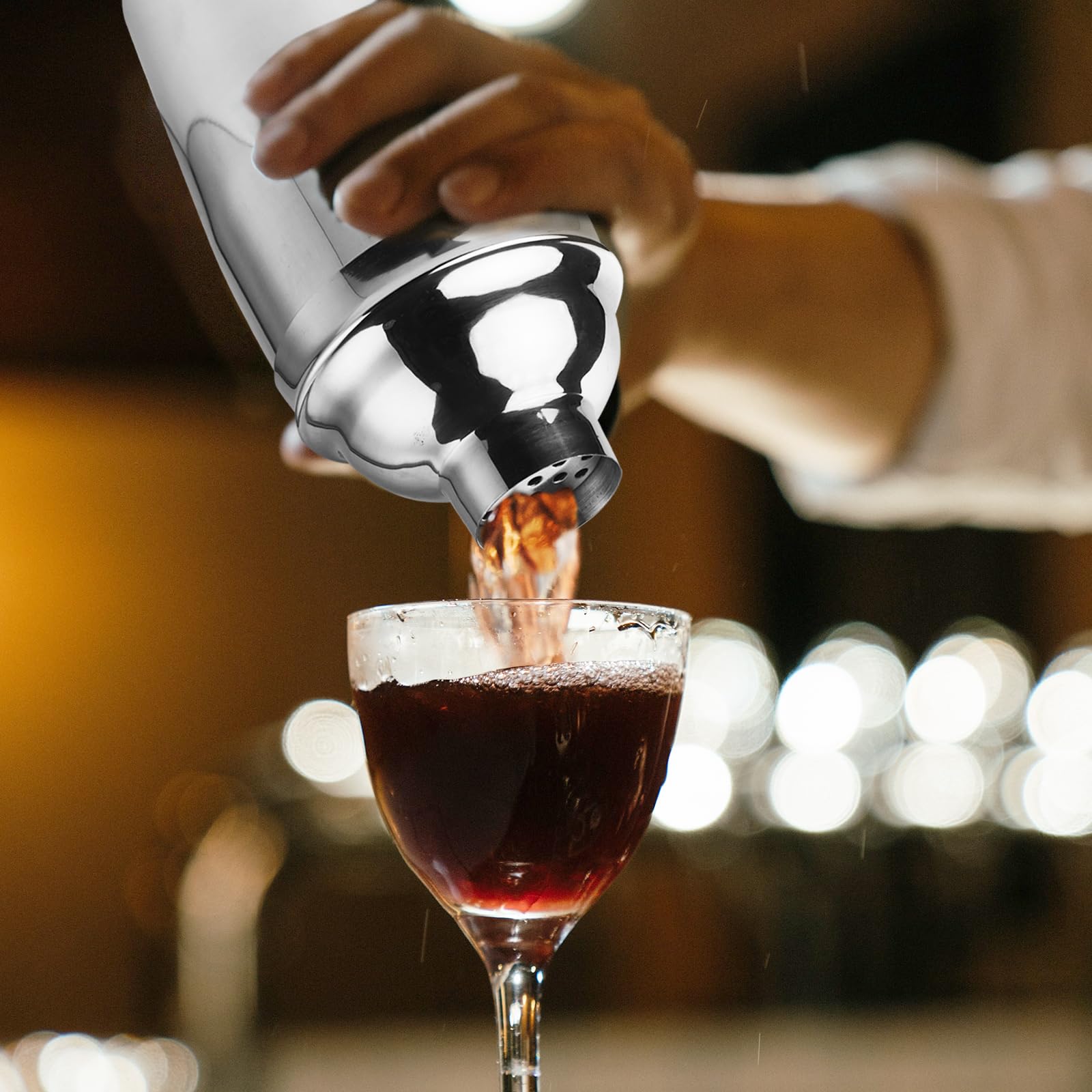 Ohtomber built-in strainer clarifies pours by filtering ice and herbs