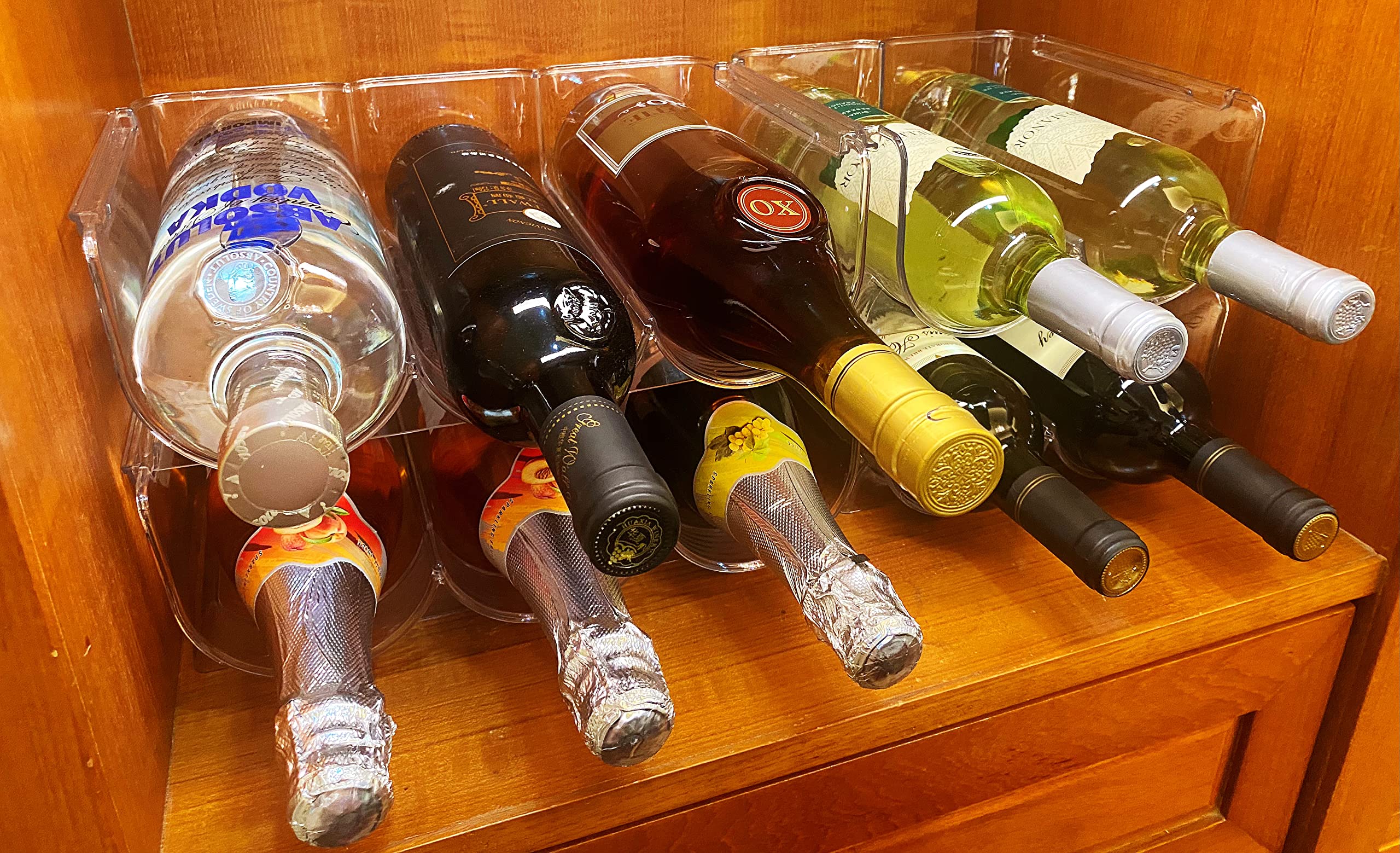 OKITCHEN set with clear PET displays wine and water bottles clearly and accessibly.