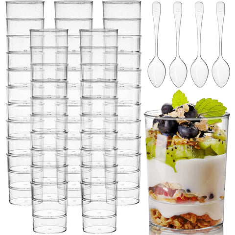 Okllen BPA-free clear cups showcase desserts with a professional look.