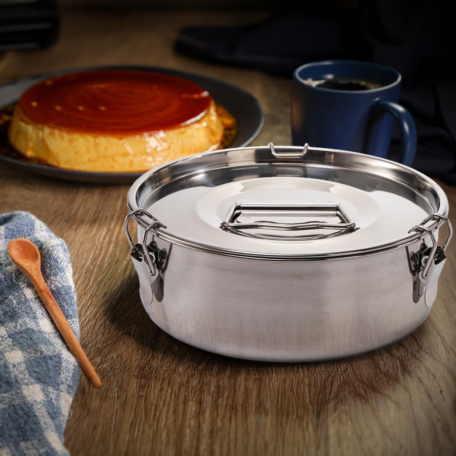 Okllen pan lid preserves moisture and flavors during cooking.