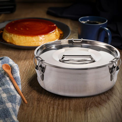 Okllen pan lid preserves moisture and flavors during cooking.