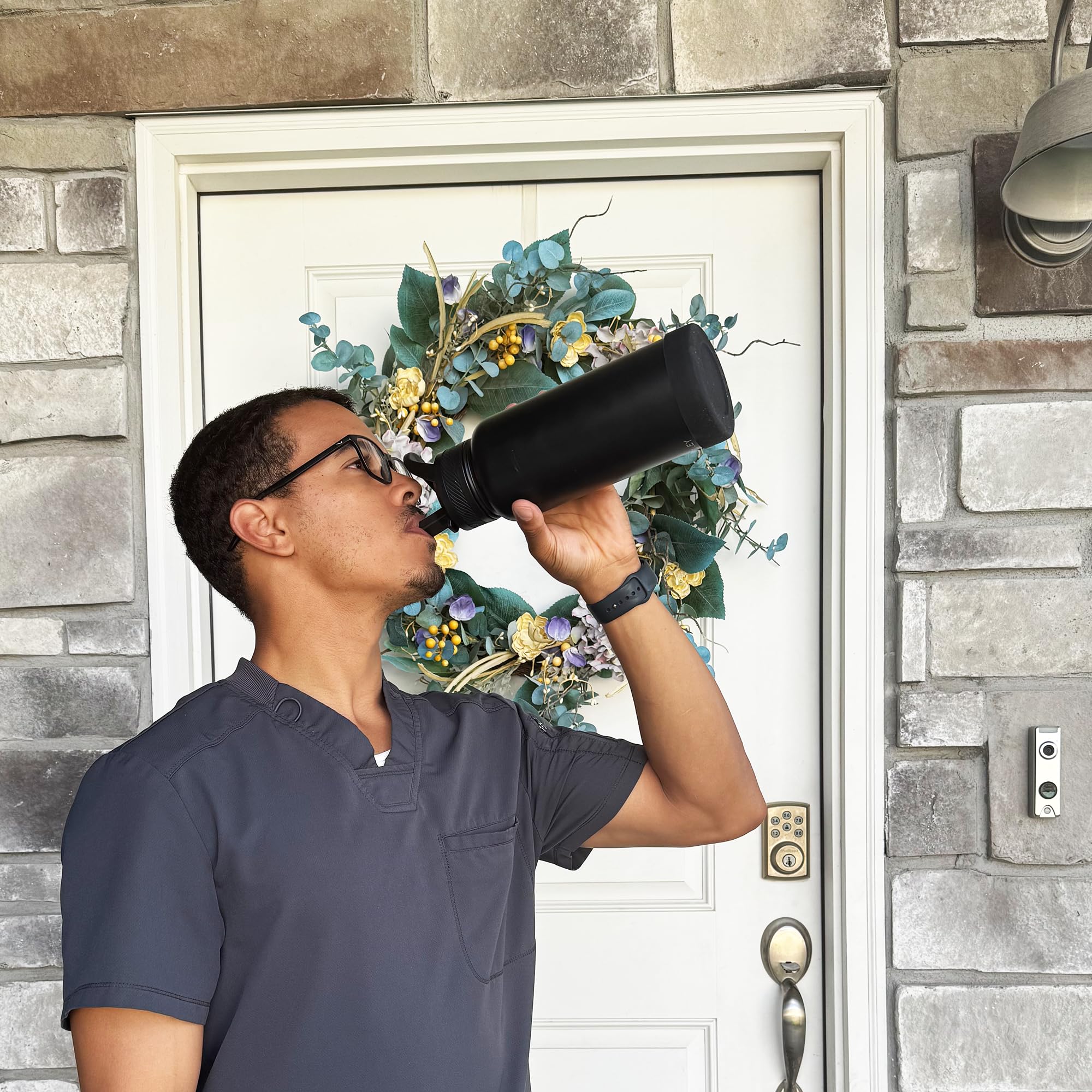 Oldley triple-lid design supports on-the-go sipping with straw, spout, or handle lid.