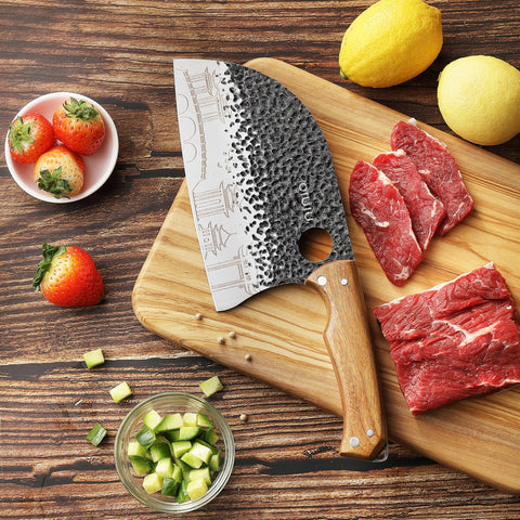 OLULU set on a wooden board showcases practical kitchen aesthetics