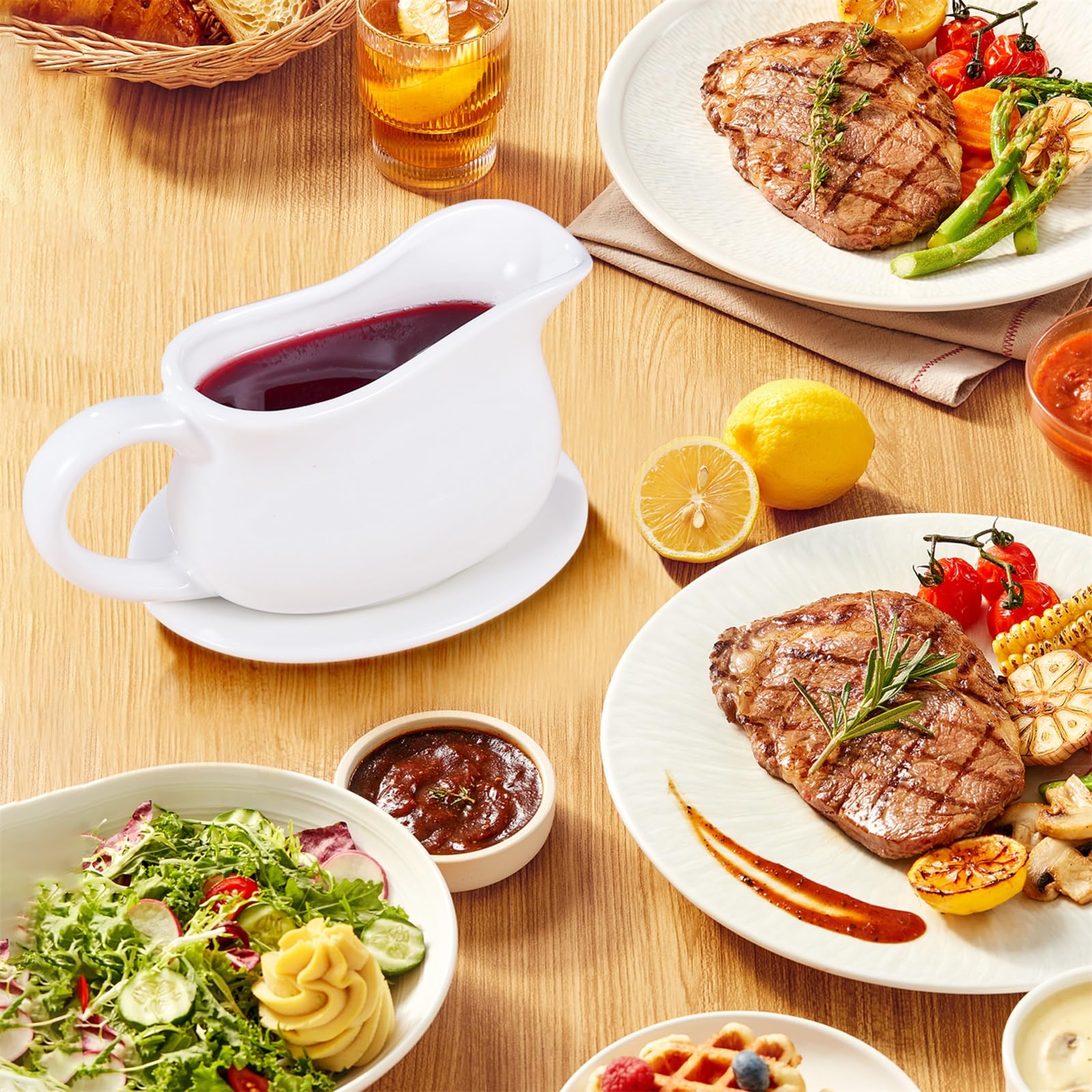 Omesata gravy boat with large handle for easy pours
