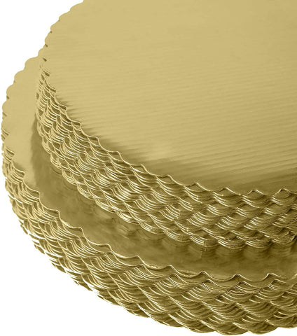Grease-proof layer on ONE MORE cakeboard prevents moisture absorption during service.