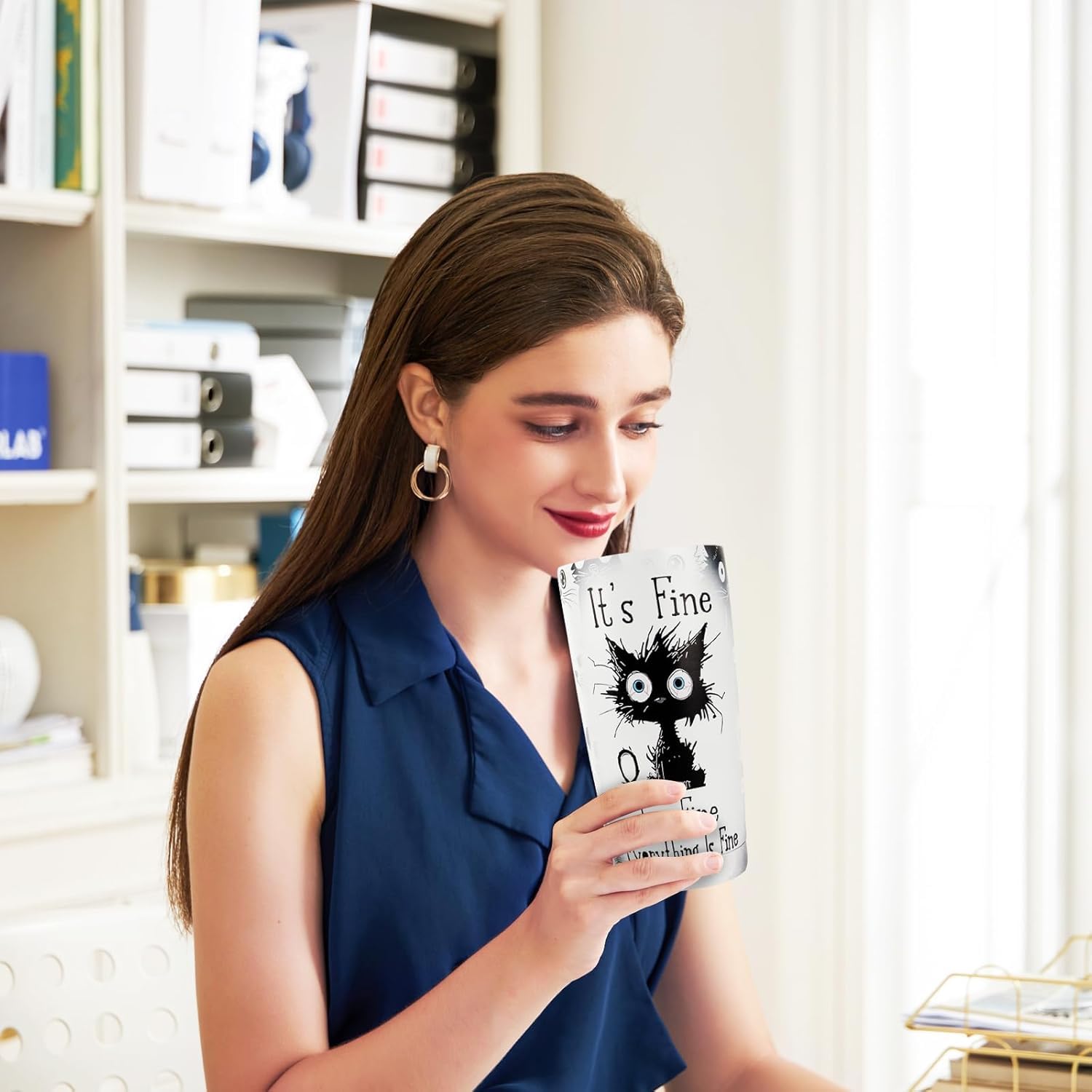 ONECES cat tumbler insulation technology keeps beverages hot or cold longer.