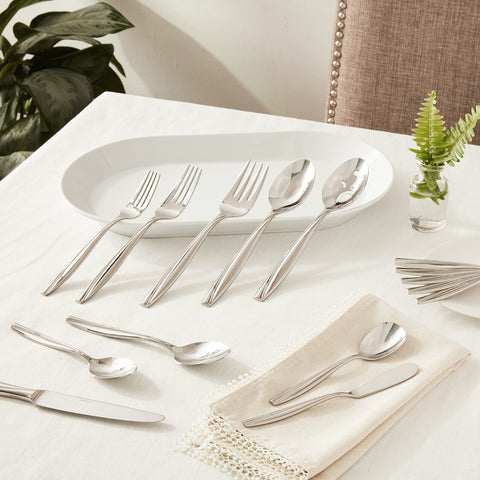 Oneida Camlynn Mirror service for eight ready for family dinners