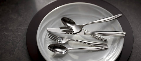 Oneida Camlynn Mirror silver finish adds timeless shine to table