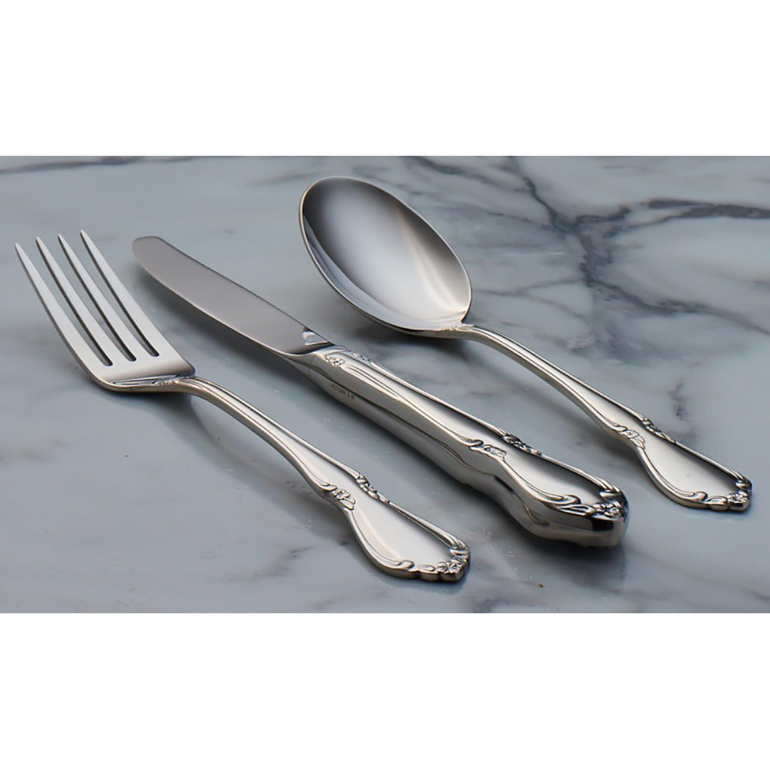 Oneida Chateau flatware set image conveys classic dining enjoyment.
