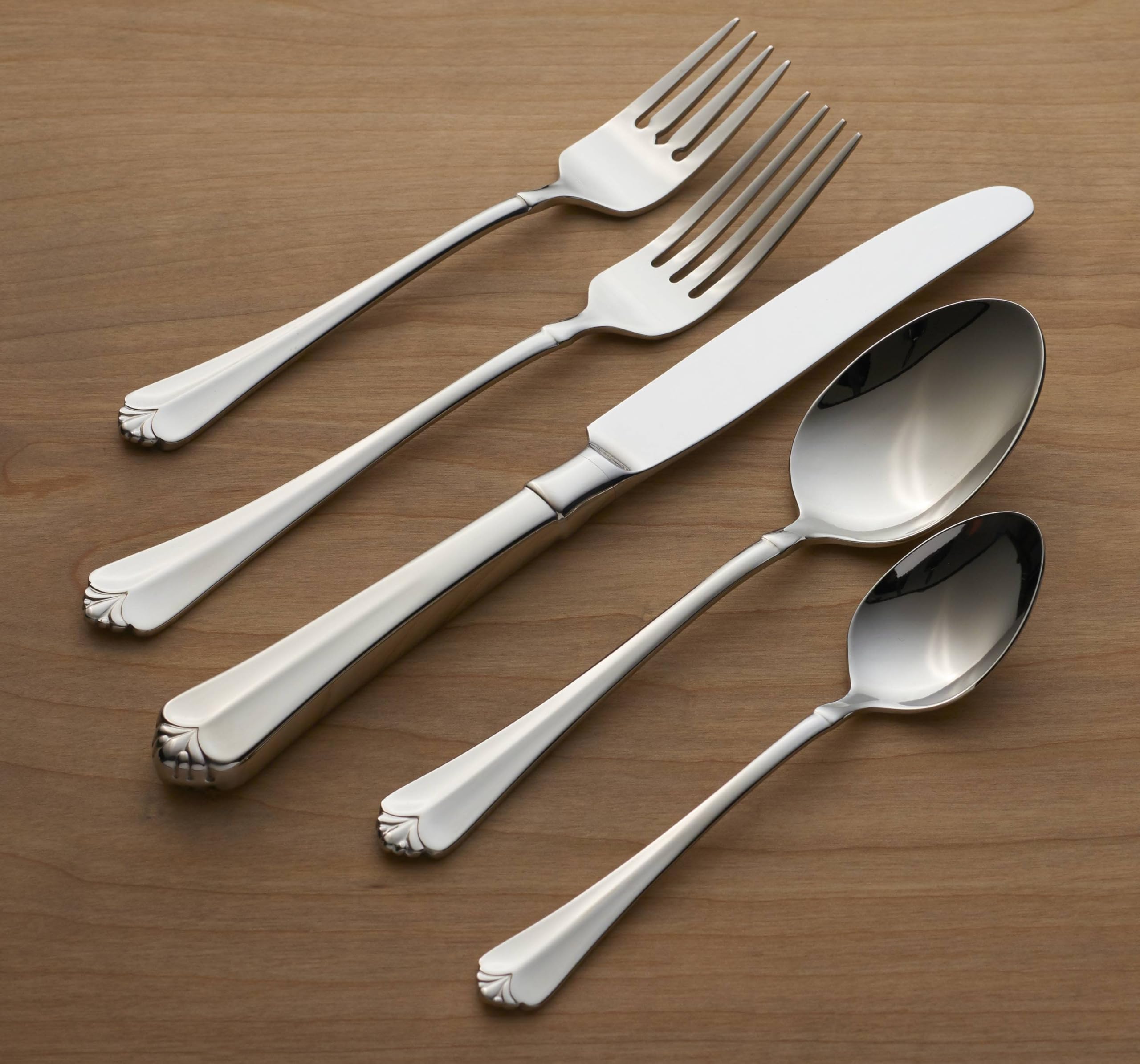 Oneida Juilliard teaspoons for precise stirring and sweet moments.