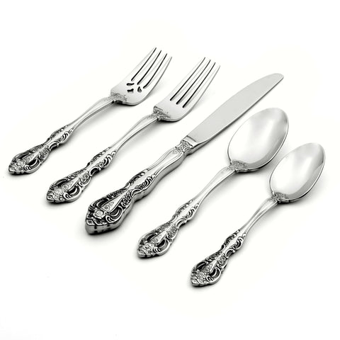 Oneida Michelangelo dinner spoon close-up with deep grooves for stylish table settings