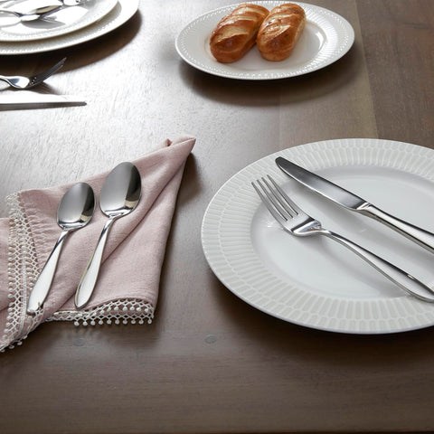 Oneida Mooncrest packaging closeup highlighting premium silverware at value.