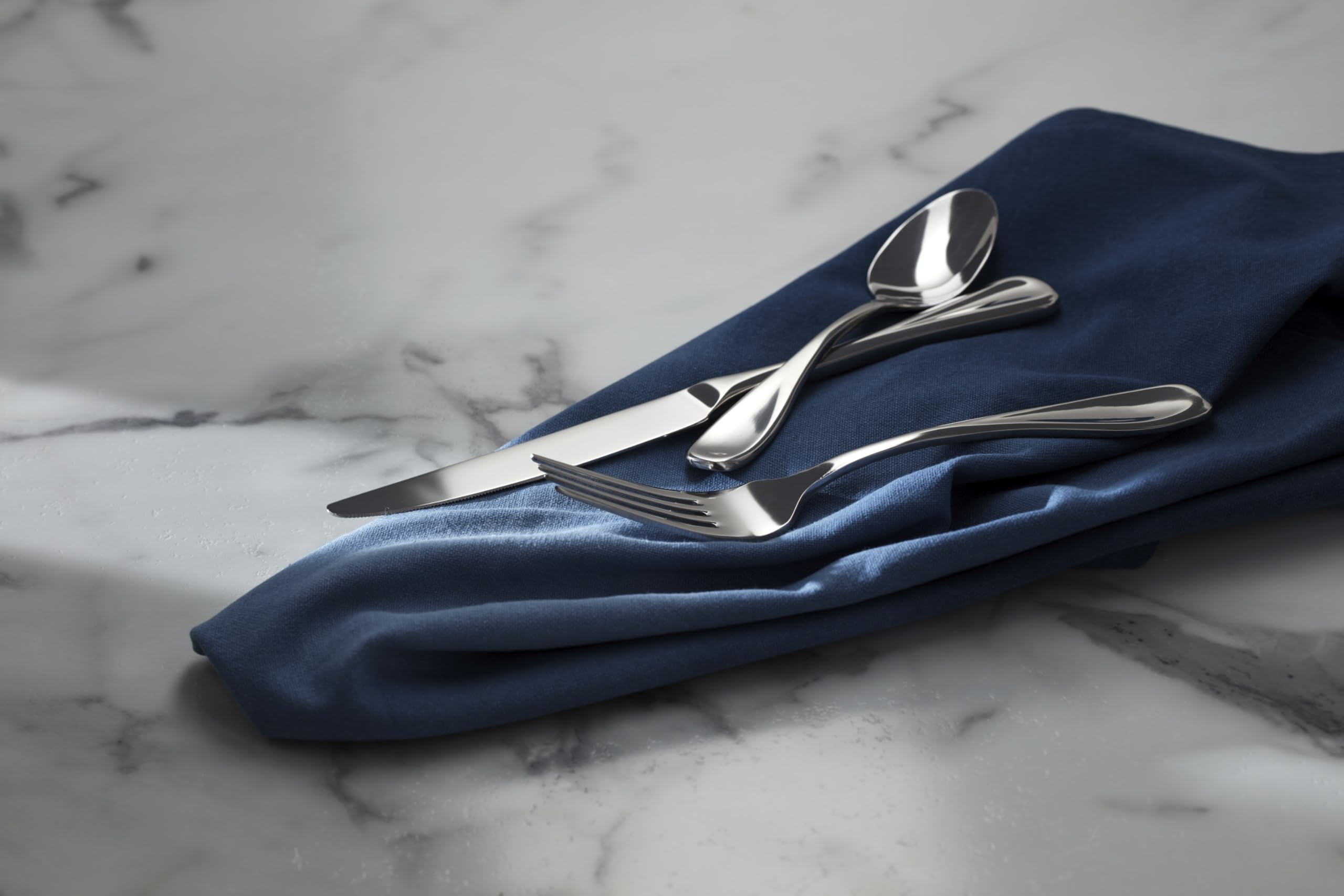 Oneida Voss teardrop handle design offers comfortable grip