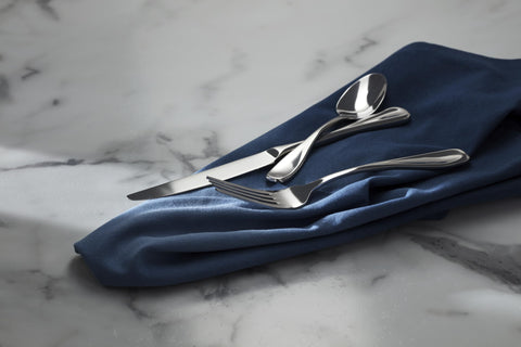 Oneida Voss teardrop handle design offers comfortable grip
