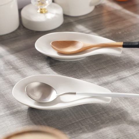 ONTUBE ceramic spoon rest cleans easily in the dishwasher-safe design