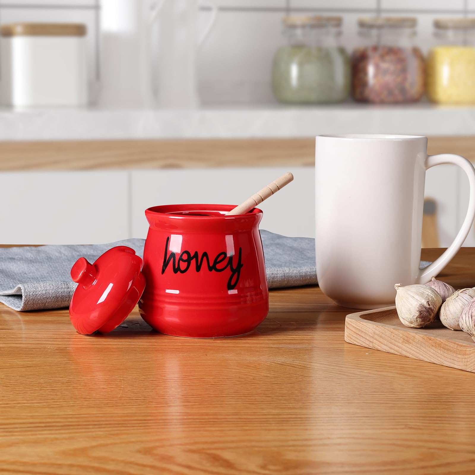 ONTUBE dishwasher-safe honey jar for easy cleanup.