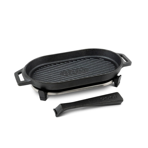 Ooni Grizzler Pan with removable handle shown for quick transfer.