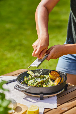 Ooni skillet arrives pre-seasoned for straightforward use and browning.