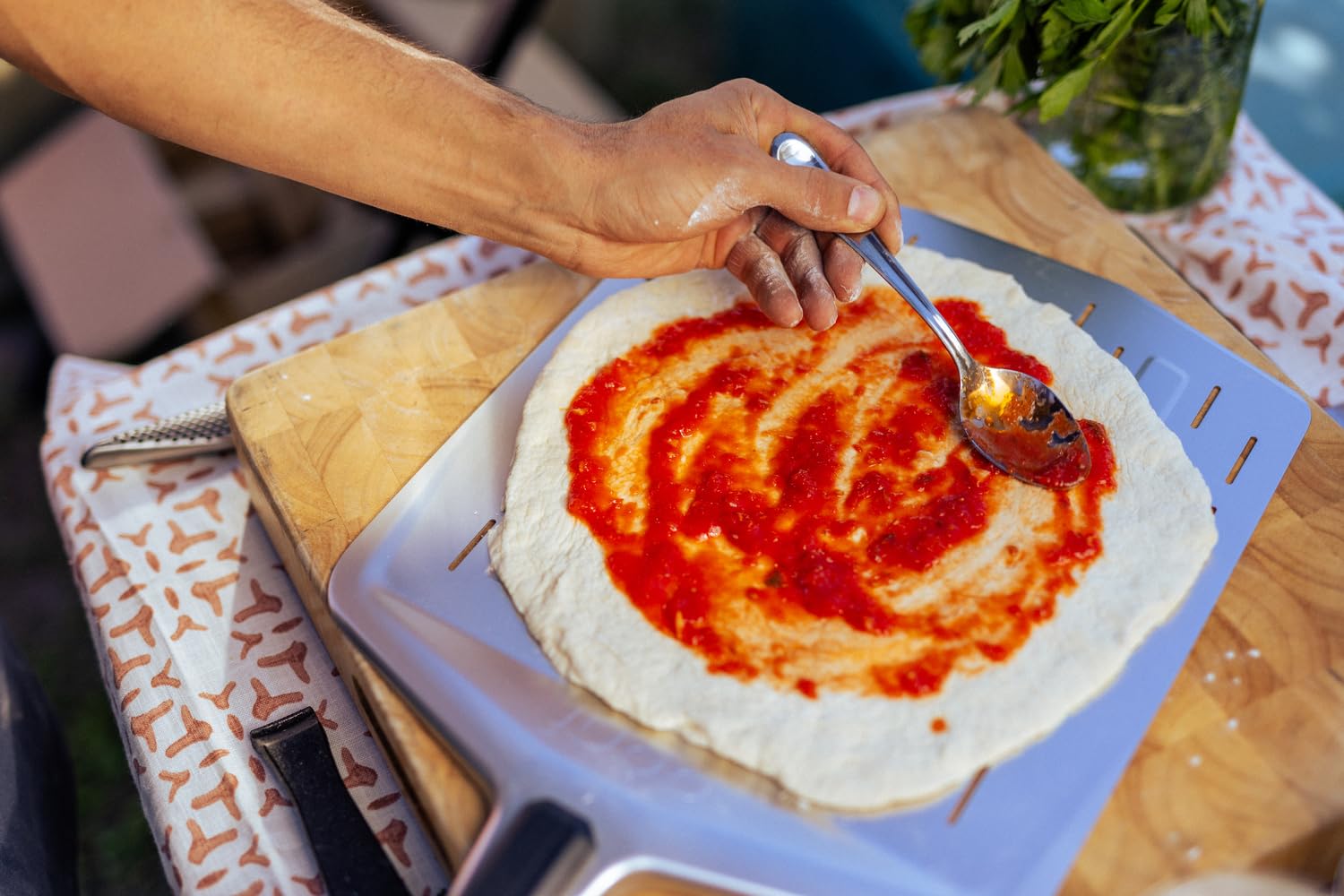 Ooni flour-dusted surface view demonstrates easy dough launch and minimal sticking.