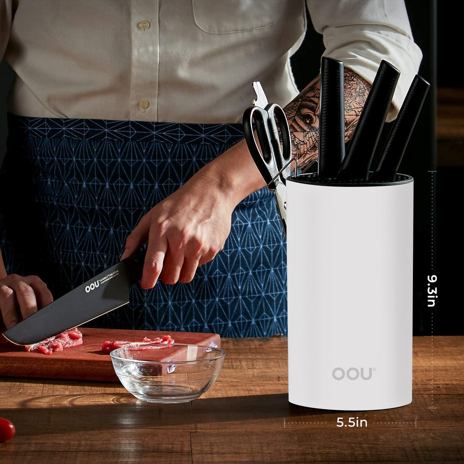 Double wave slots hold knives upright and stable in the OOU block.