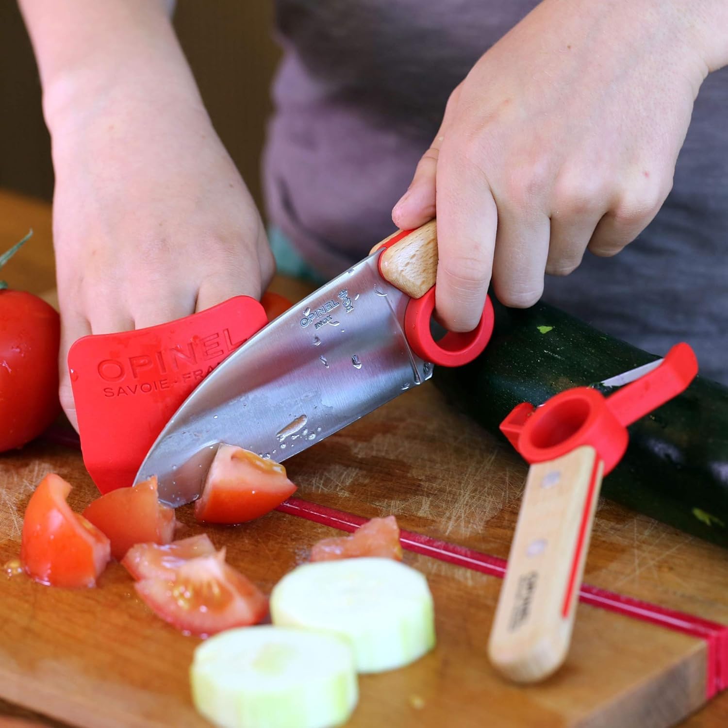 Opinel Le Petit Chef packaging shot shows ready-to-use learning kit.