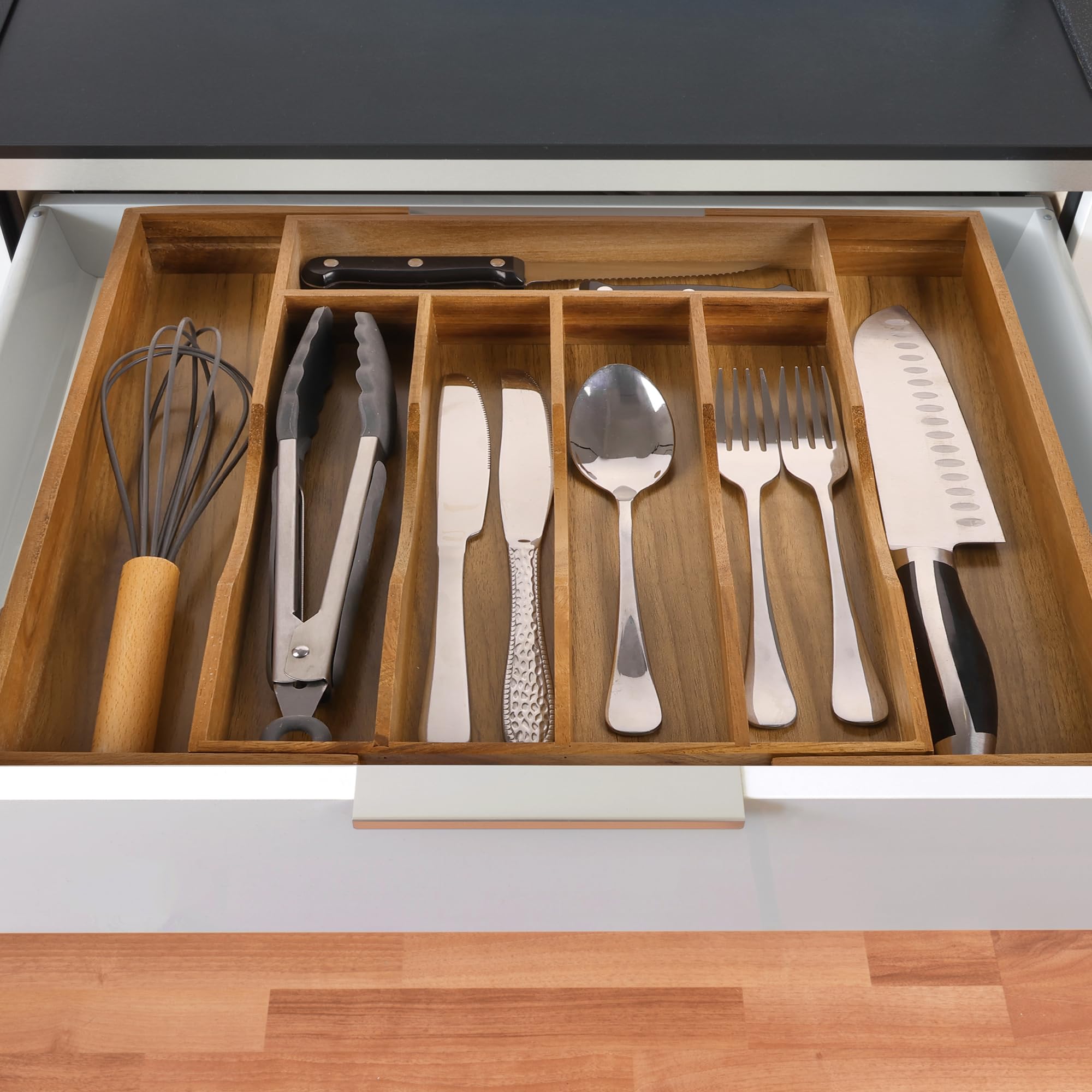Oridom expandable design fits a wide range of drawer widths.
