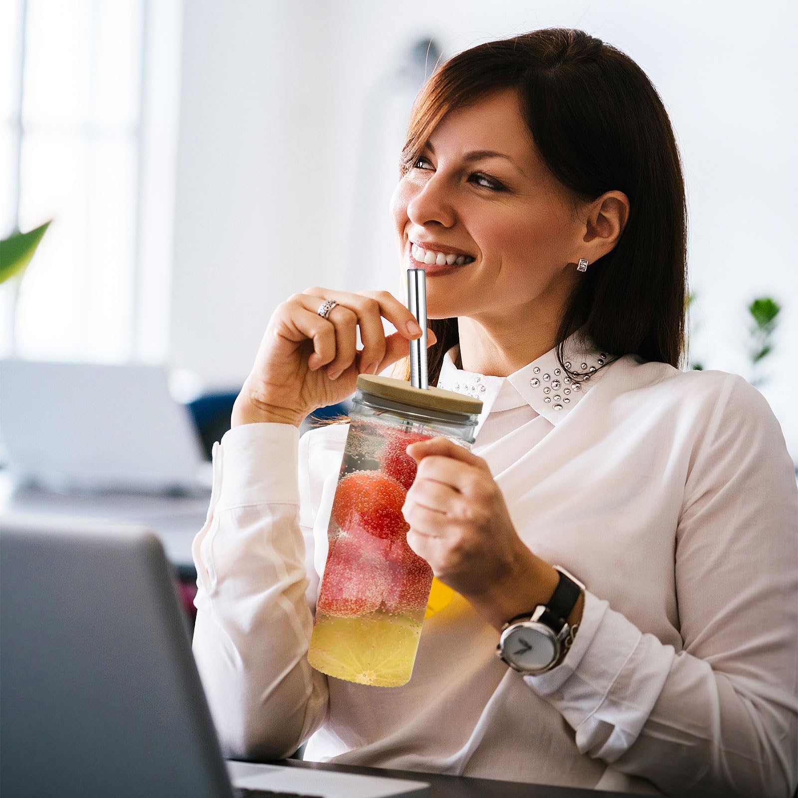 OTOB clear borosilicate glass showcases beverage color and freshness.