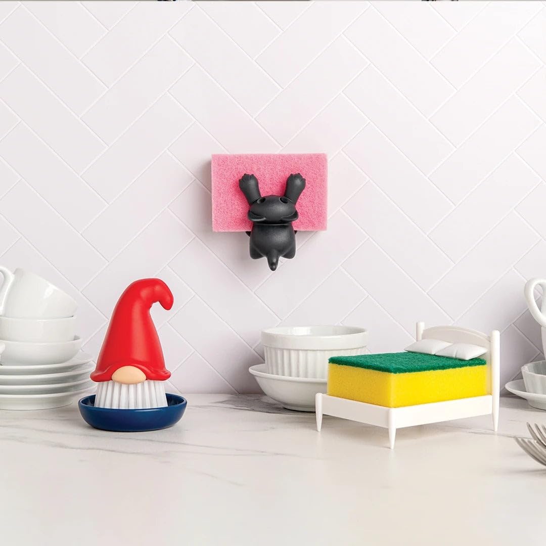 Close-up of OTOTO Beardy Gnome Dish Brush bristles for stubborn grime