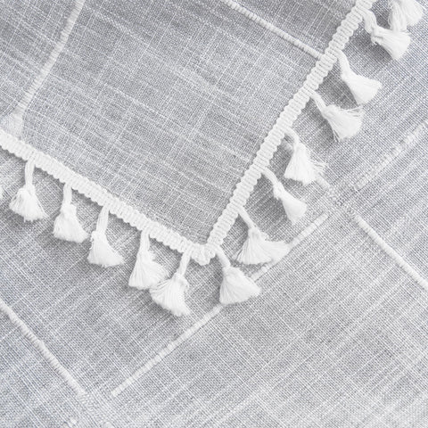 Care tips graphic for Oubonun tablecloth: machine washable and low-heat drying.