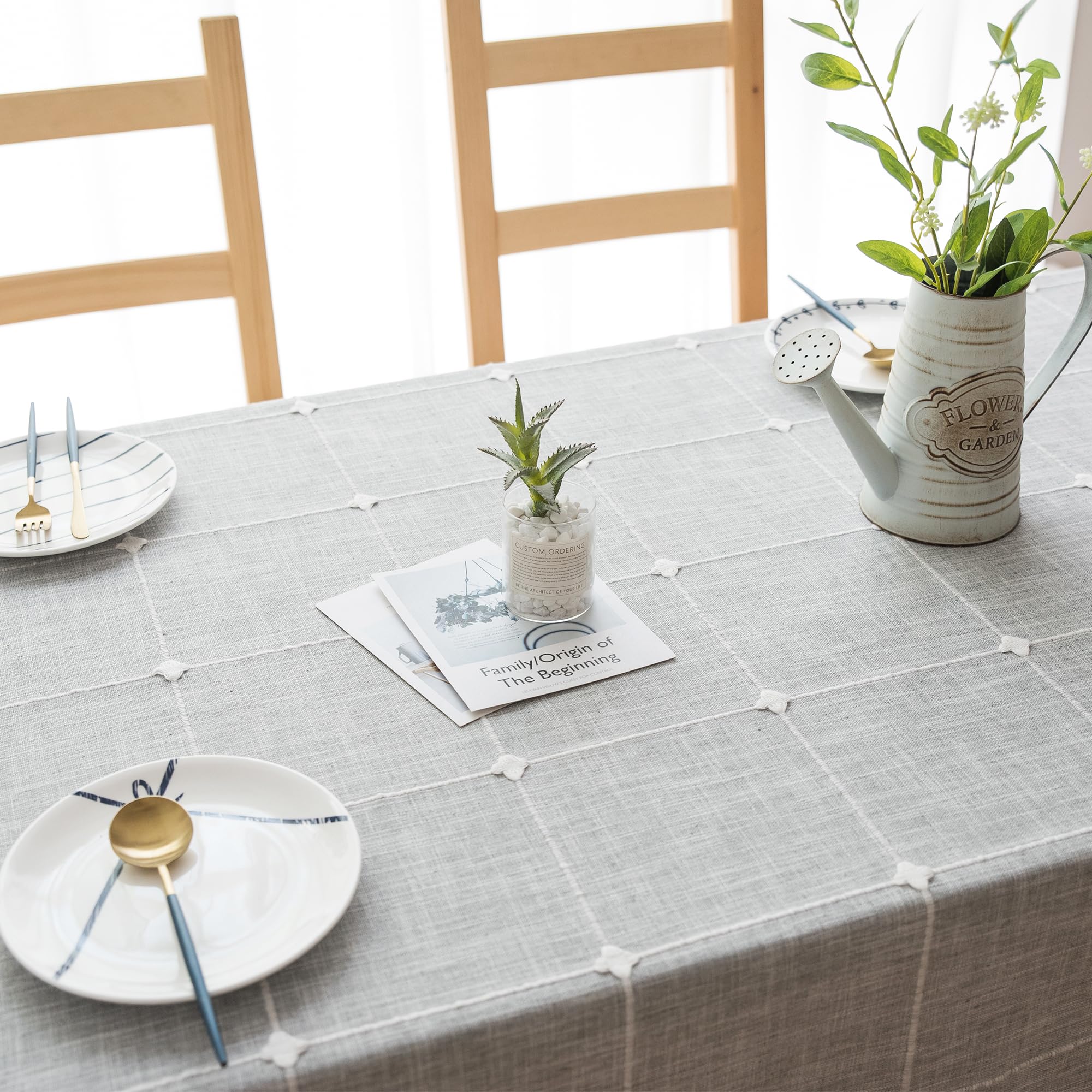 Oubonun waterproof coating enables quick wipe-clean after spills