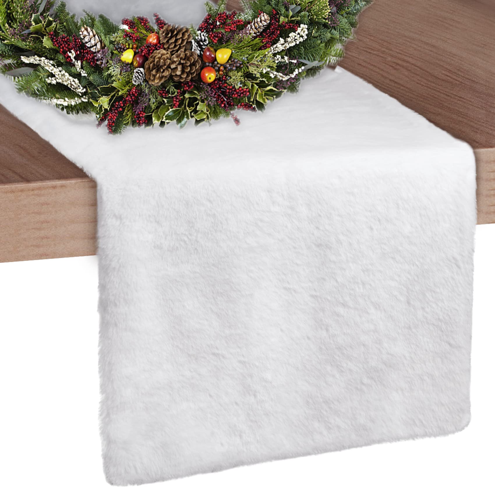 Ouddy Mode Christmas table runner, winter snow white top view adds festive dining ambiance.
